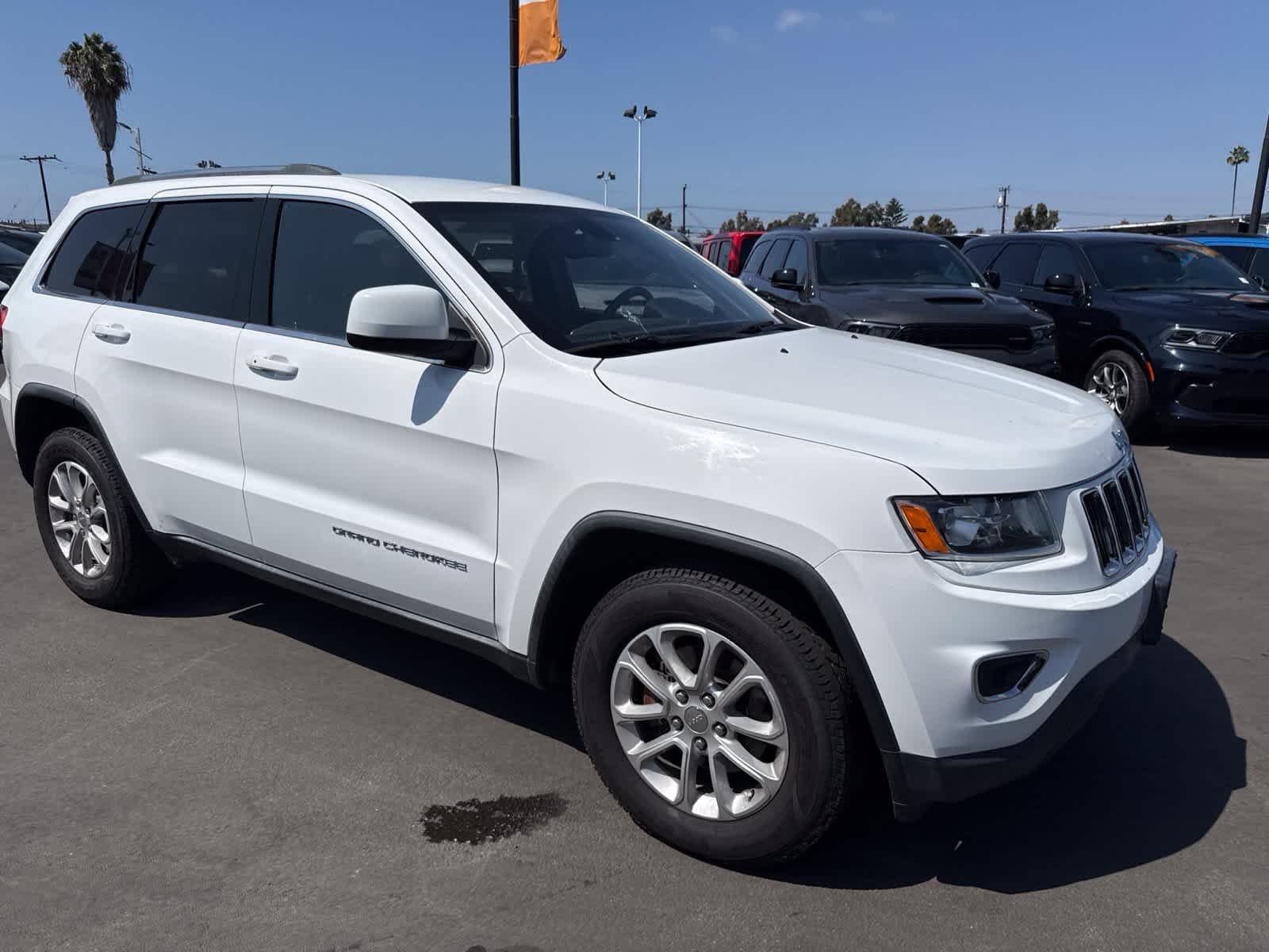 Used 2015 Bright White Clearcoat Jeep Laredo image 9