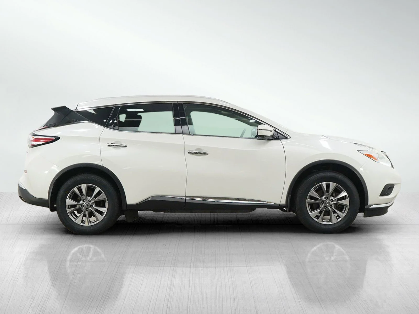 Used 2017 White Nissan SL image 6