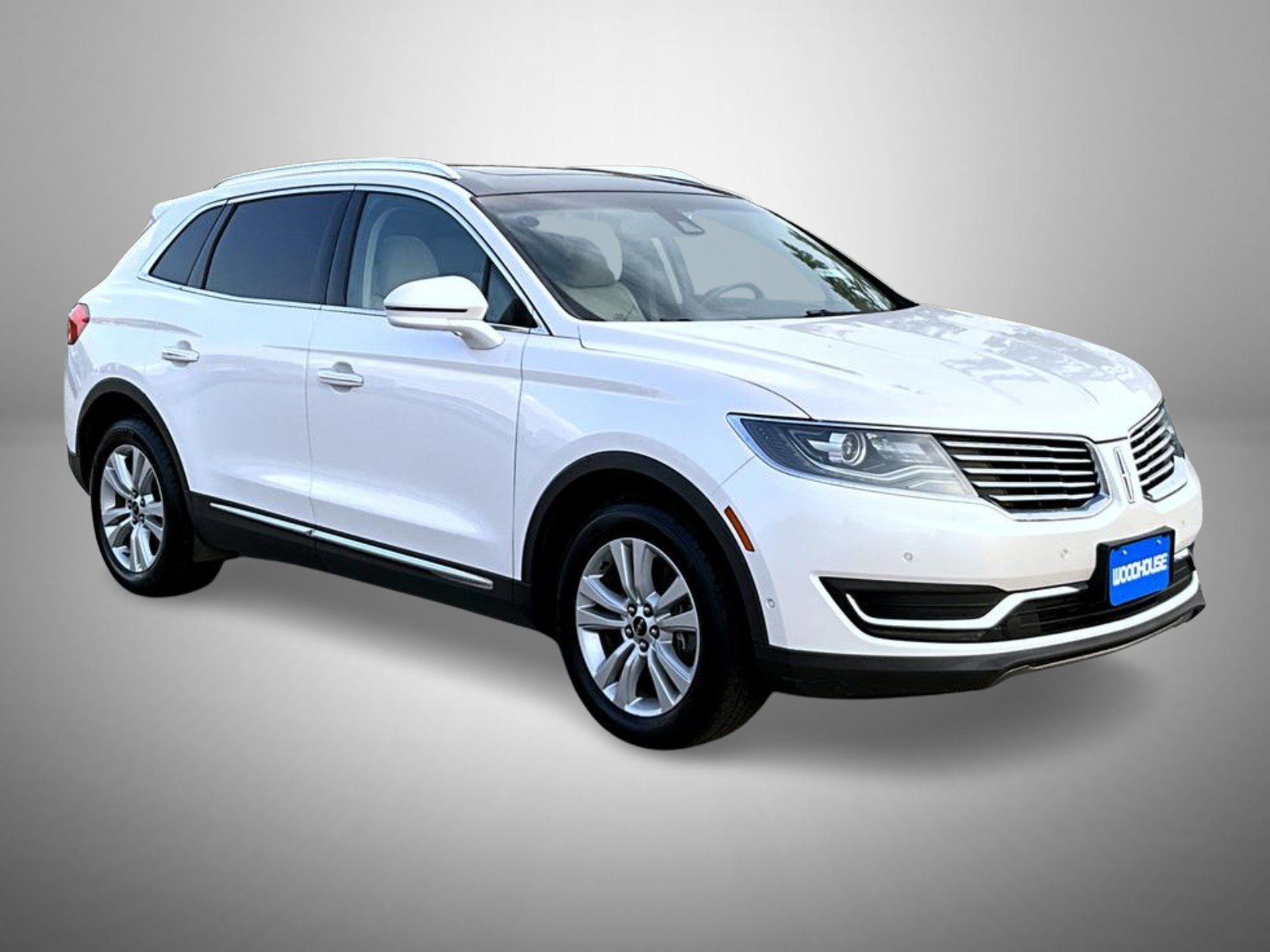 Used 2017 White Lincoln Reserve image 3