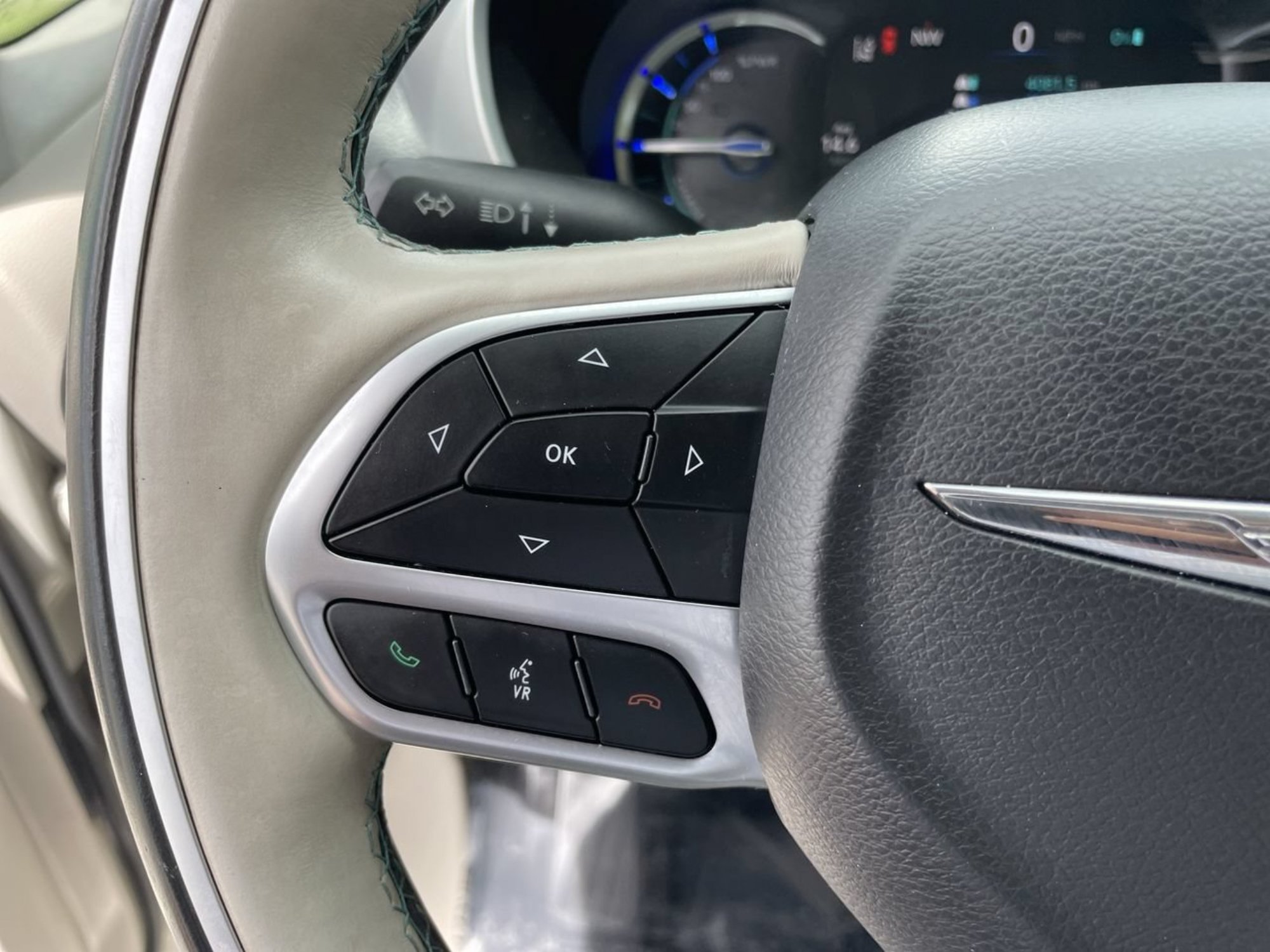 Used 2017 Tusk White Chrysler Platinum image 31
