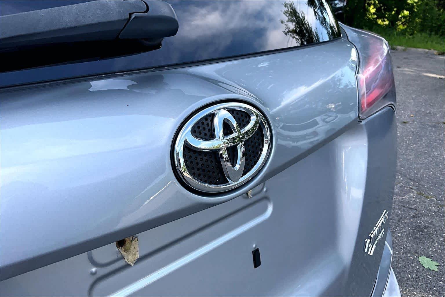 Used 2018 Silver Sky Metallic Toyota Limited image 30