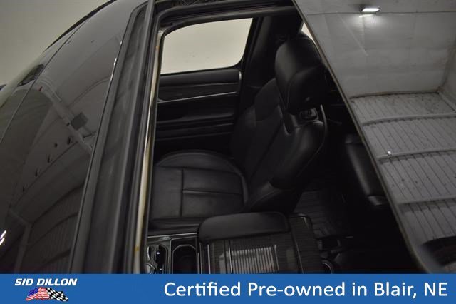 Used 2022 Diamond Black Crystal Pearlcoat Jeep Series III image 6