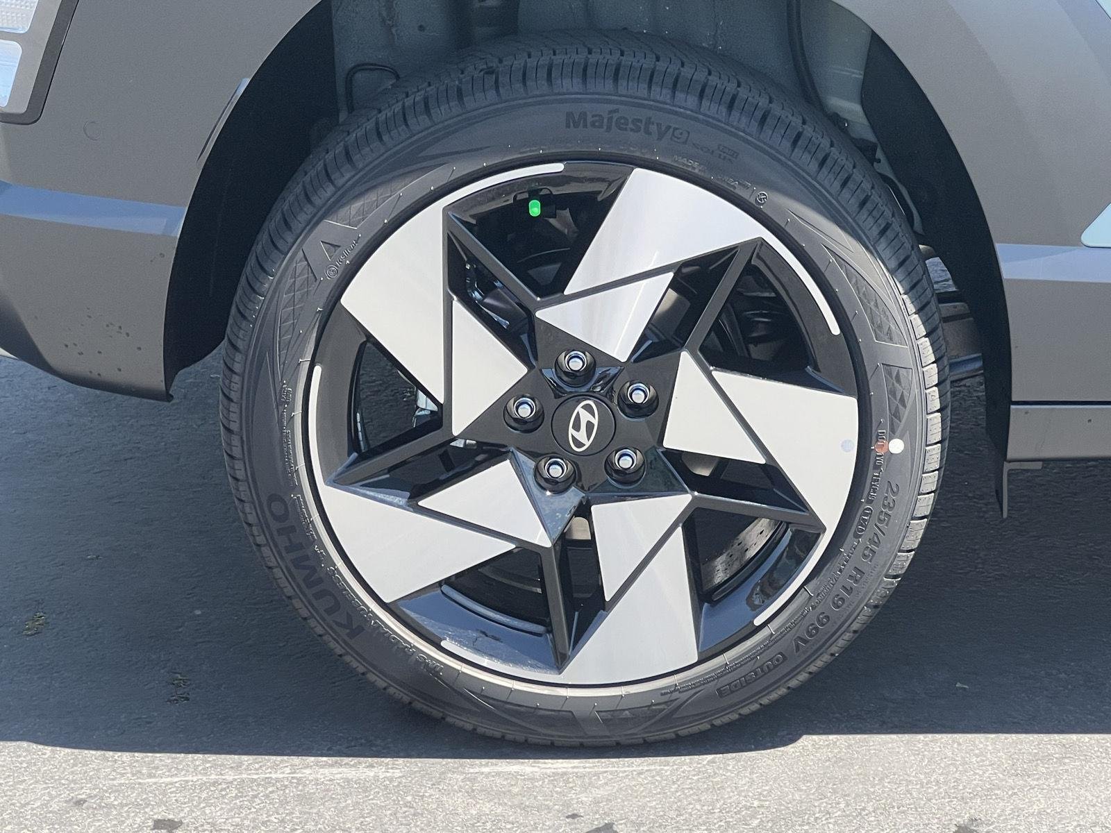New 2026 Mirage Green Hyundai Limited AWD image 15