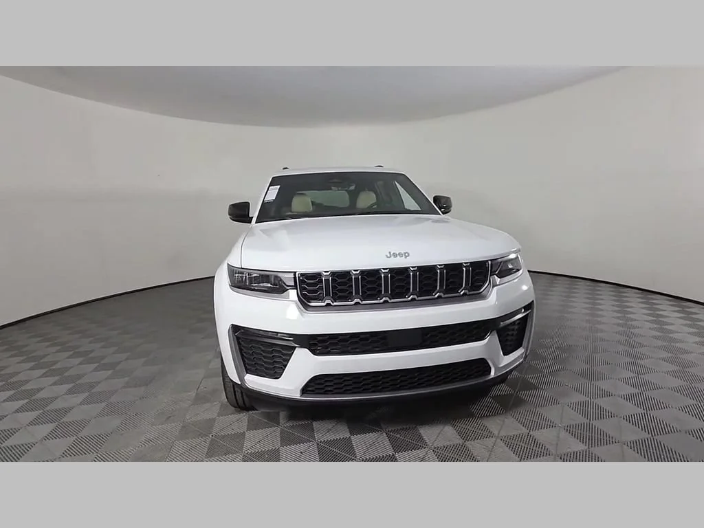 New 2026 Bright White Clear-Coat Exterior Paint Jeep Limited image 45