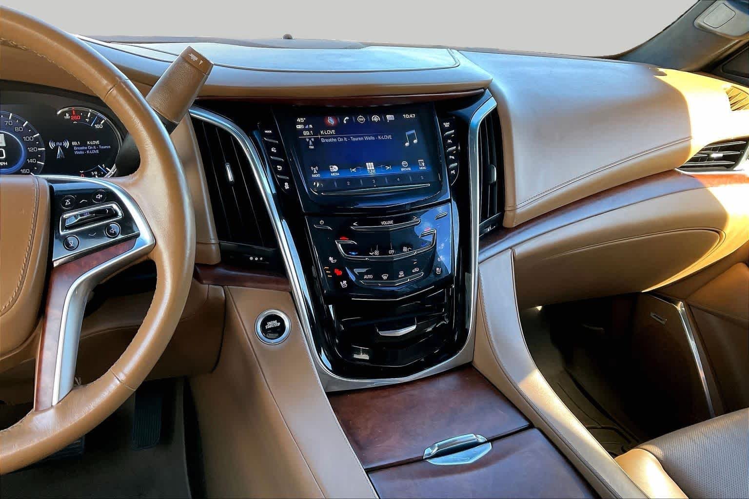 Used 2017 Crystal White Tricoat Cadillac Platinum image 7