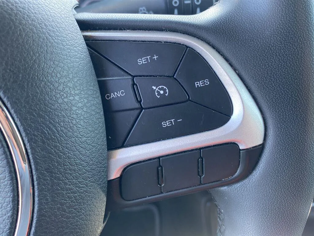 Used 2021 Glacier Metallic Jeep Latitude image 18