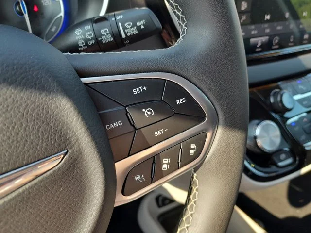 Used 2023 Black Chrysler Touring L image 15