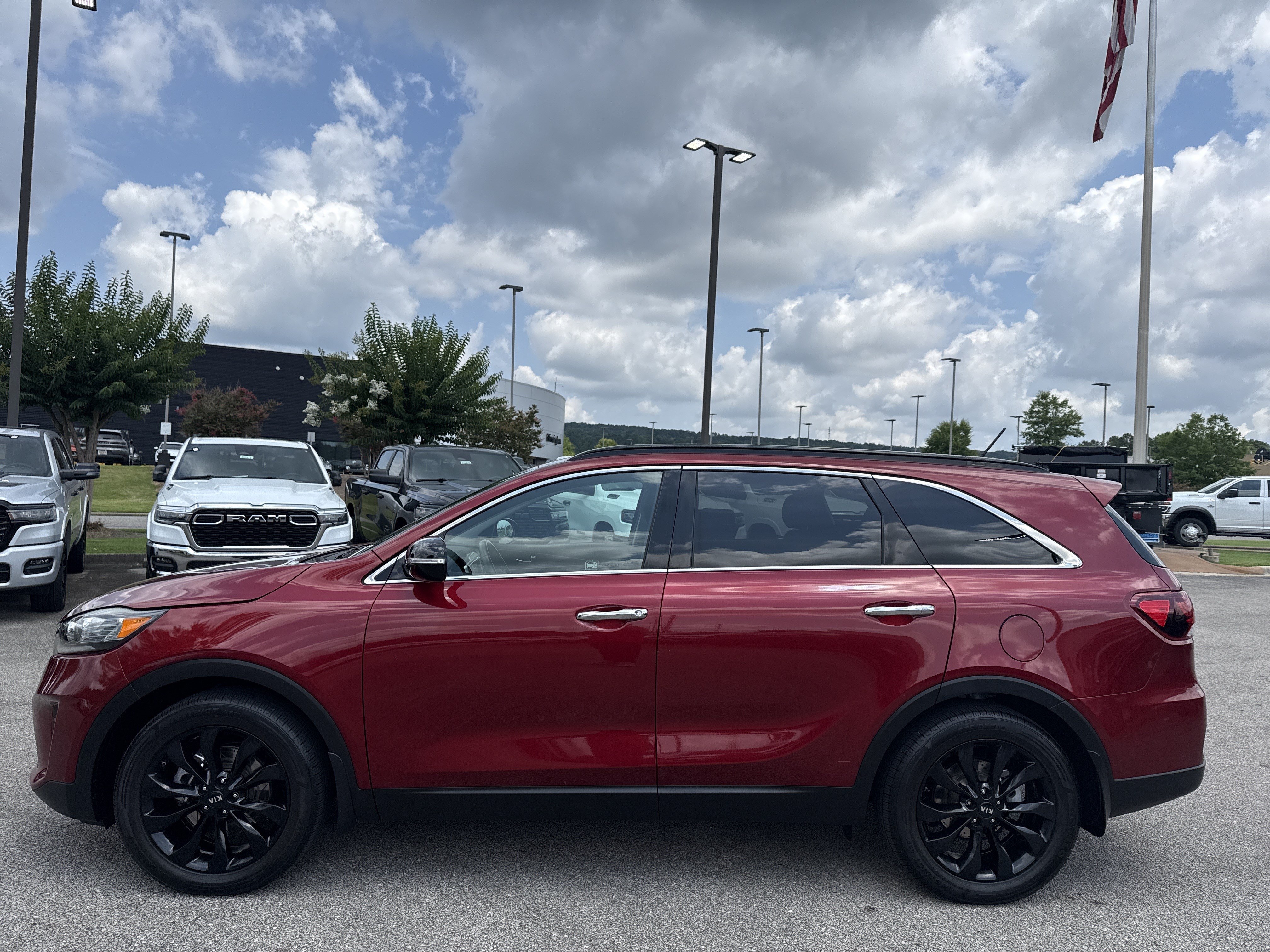 Used 2019 Passion Red Kia S V6 image 4