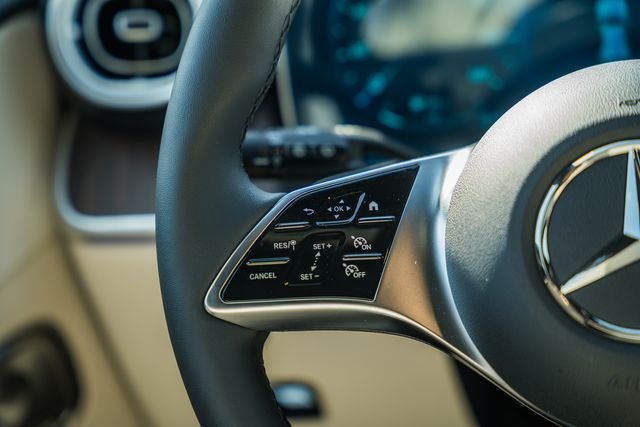 New 2026 Polar White Mercedes-Benz GLC 300 image 28