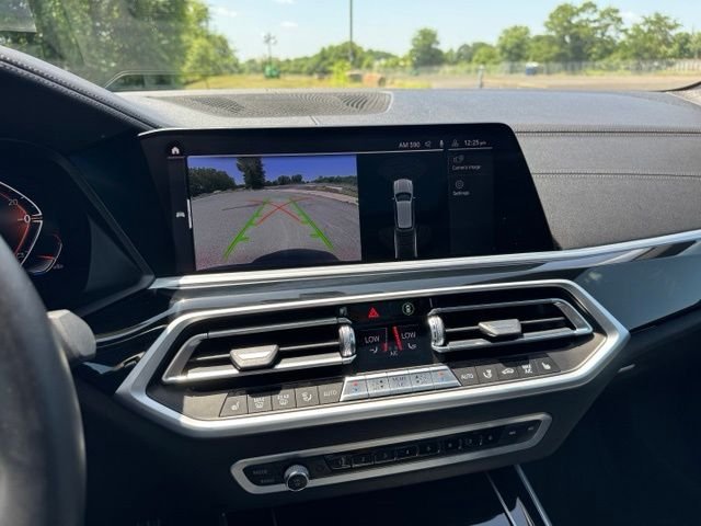 Used 2021 Gray BMW xDrive40i image 17