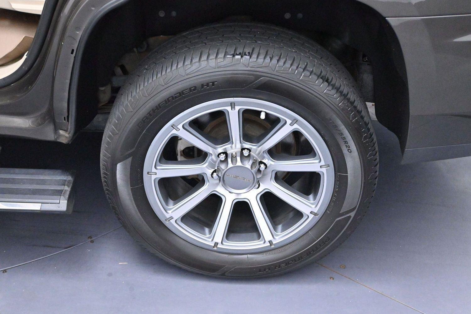 Used 2019 Smokey Quartz Metallic GMC Denali image 37