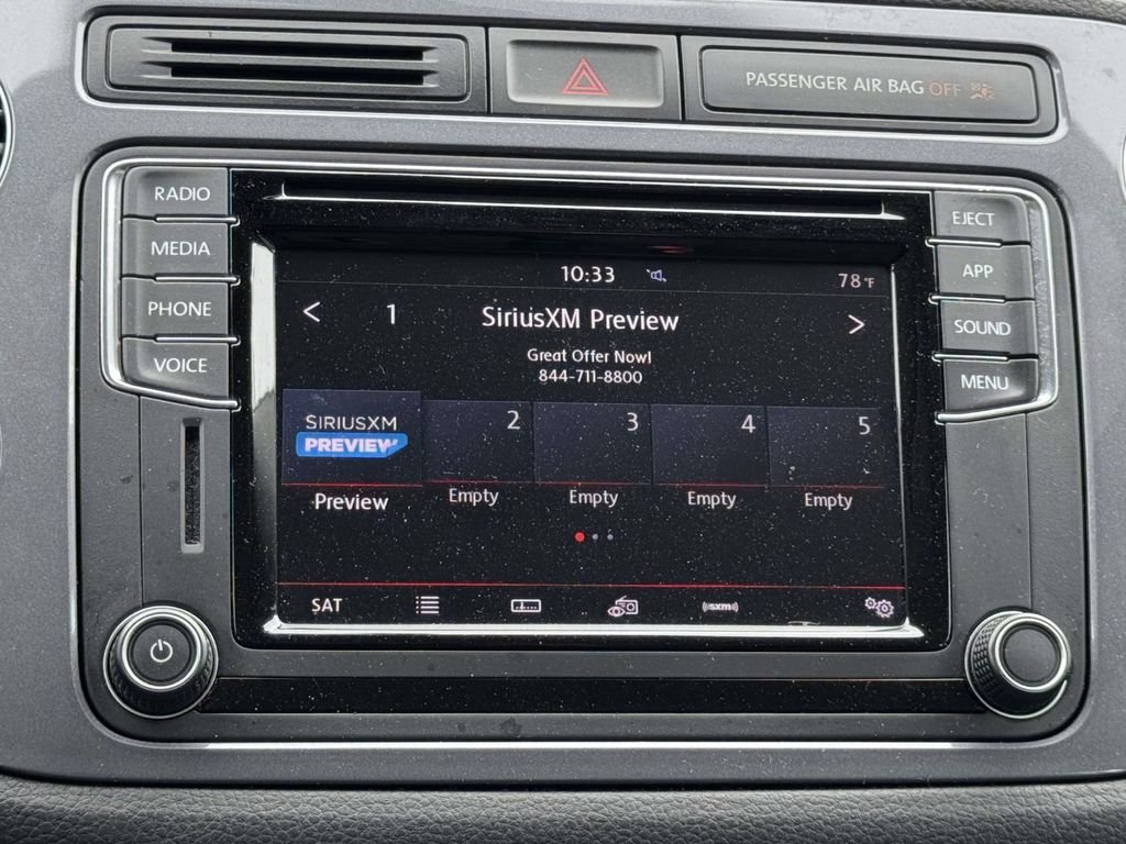 Used 2018 Silver Volkswagen 2.0T image 3