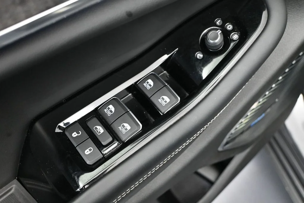 Used 2023 Gray Jeep Overland 4xe image 15