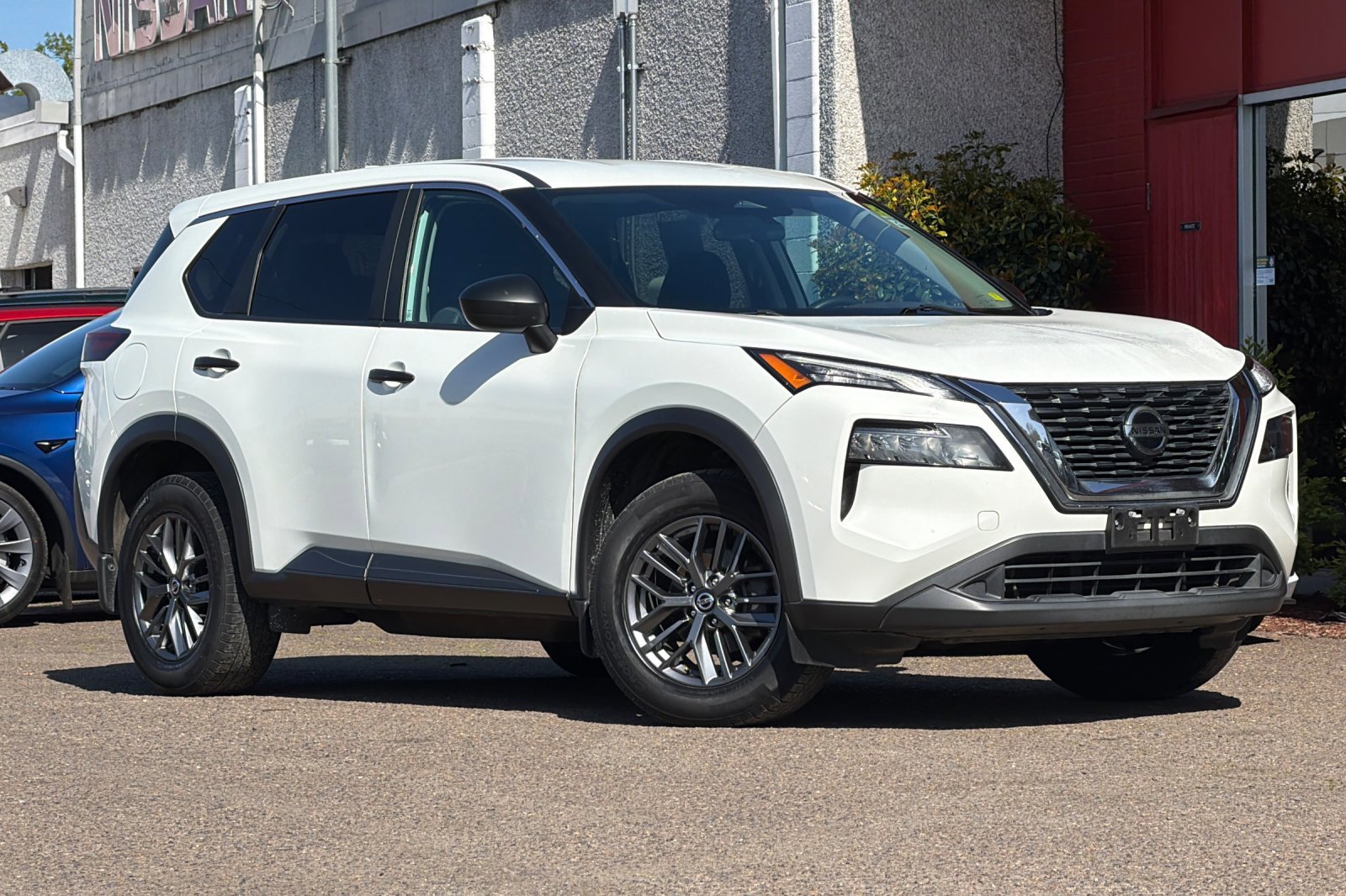 Used 2021 Glacier White Nissan S image 2