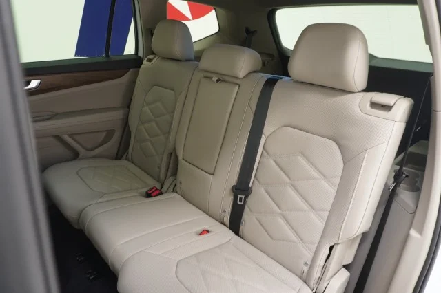 New 2026 Opal White Pearl Volkswagen 2.0T SE image 21