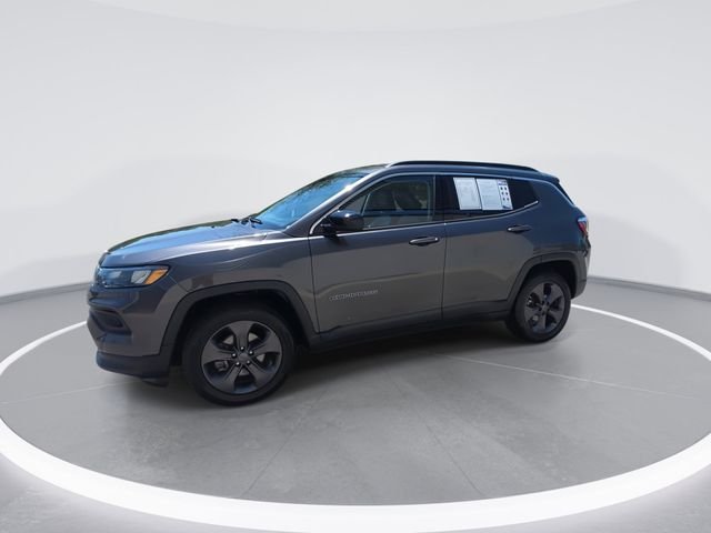 Used 2022 Gray Jeep Latitude Lux image 4