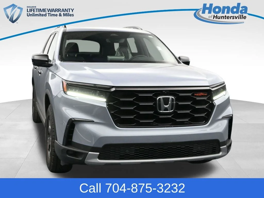2025 Honda Pilot TrailSport AWD's photo