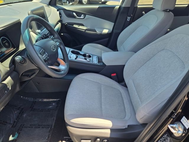 Used 2023 Black Hyundai SE image 10