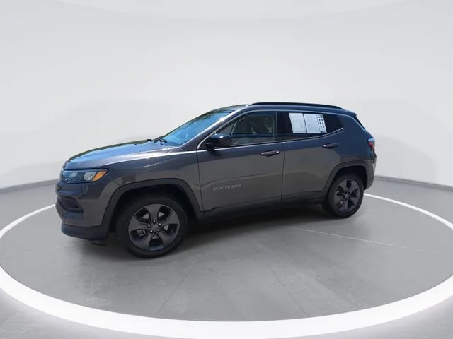 Used 2022 Gray Jeep Latitude Lux image 4