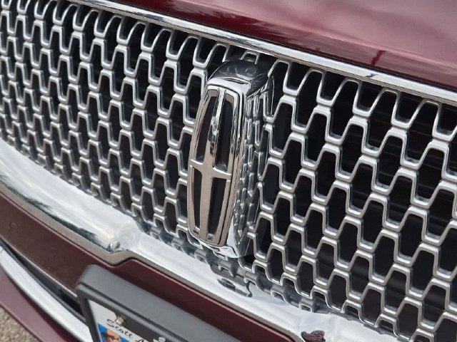 Used 2019 Red Lincoln Reserve image 29