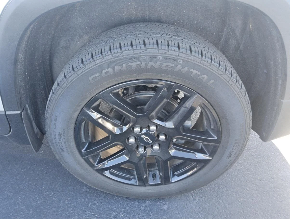 Used 2021 SILVER ICE METALLIC Chevrolet LT Cloth image 17