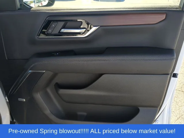 Used 2025 White GMC Denali image 47