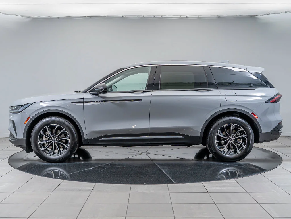 Used 2026 Gray Matter Metallic Cc Lincoln Premiere image 5