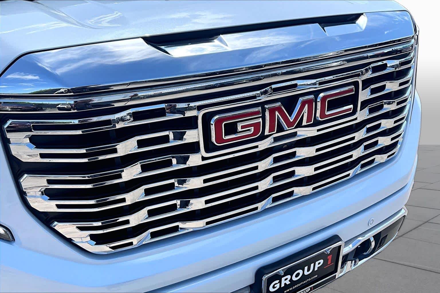 Used 2026 Glacier White Tricoat GMC Denali image 30
