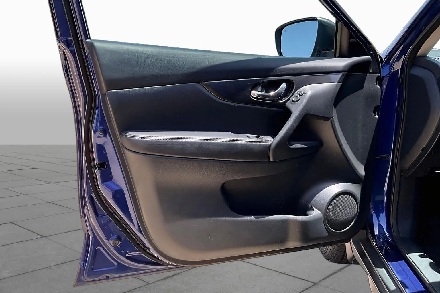 Used 2019 Caspian Blue Metallic Nissan SV image 24