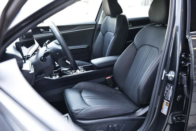 Used 2025 Interstellar Gray Kia EX image 21