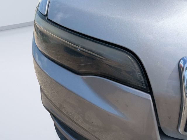 Used 2019 Silver Jeep Latitude Plus image 9