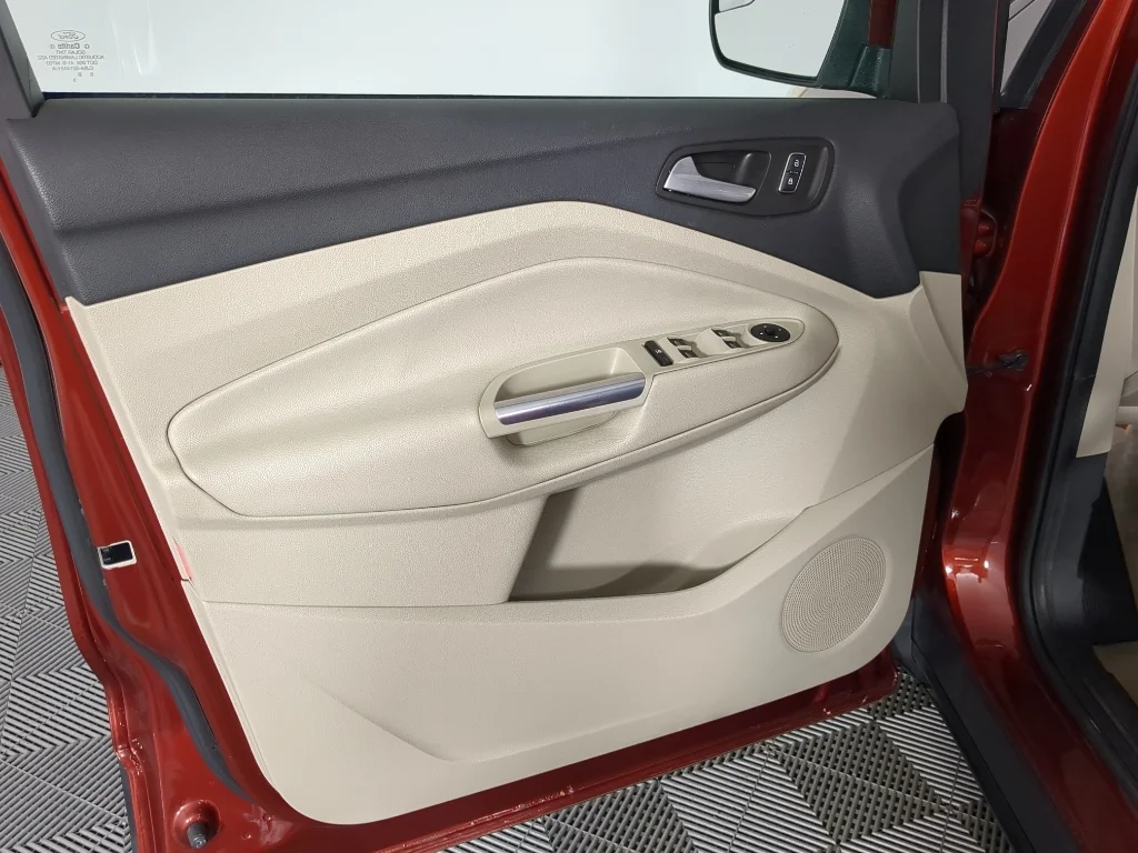 Used 2016 Red Ford SE image 11