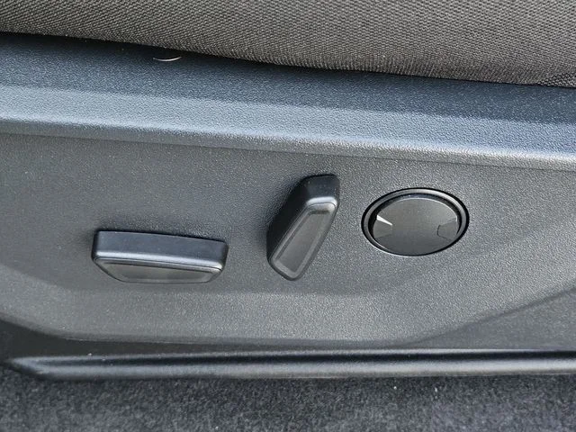 New 2026 Carbonized Gray Metallic Ford XLT image 25