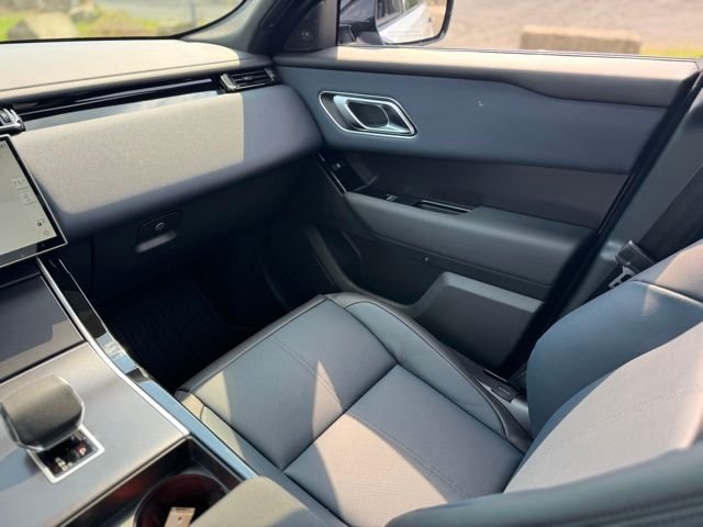 New 2026 Arroios Grey Land Rover Dynamic SE image 12