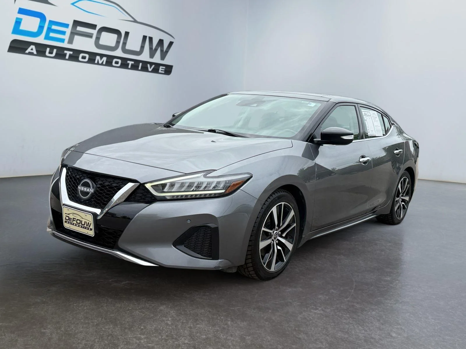 Used 2023 GRAY NISSAN SL SEDAN image 7