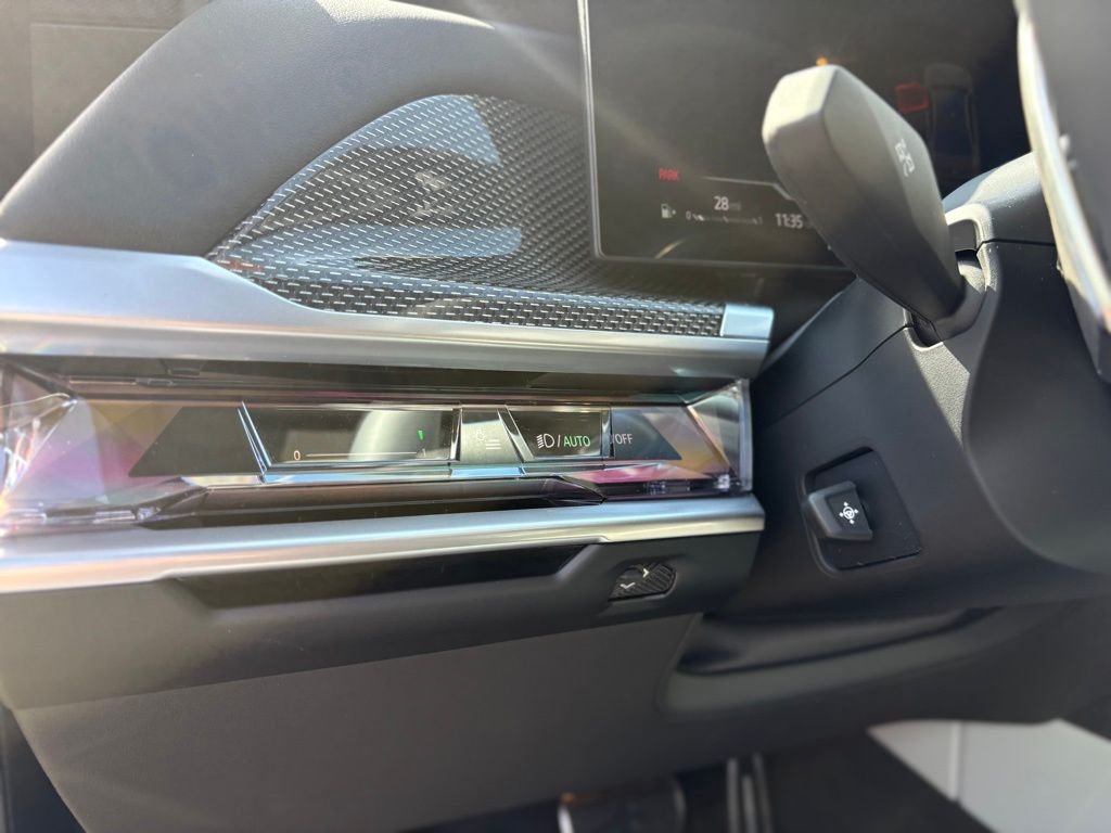 2025 BMW 7 Series 760i - Photo 8