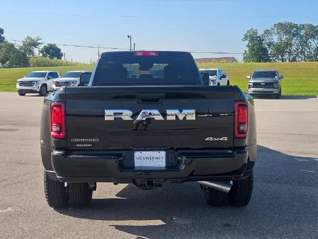 New 2027 Diamond Black Crystal Pearl-Coat Exterior Paint RAM Big Horn image 4