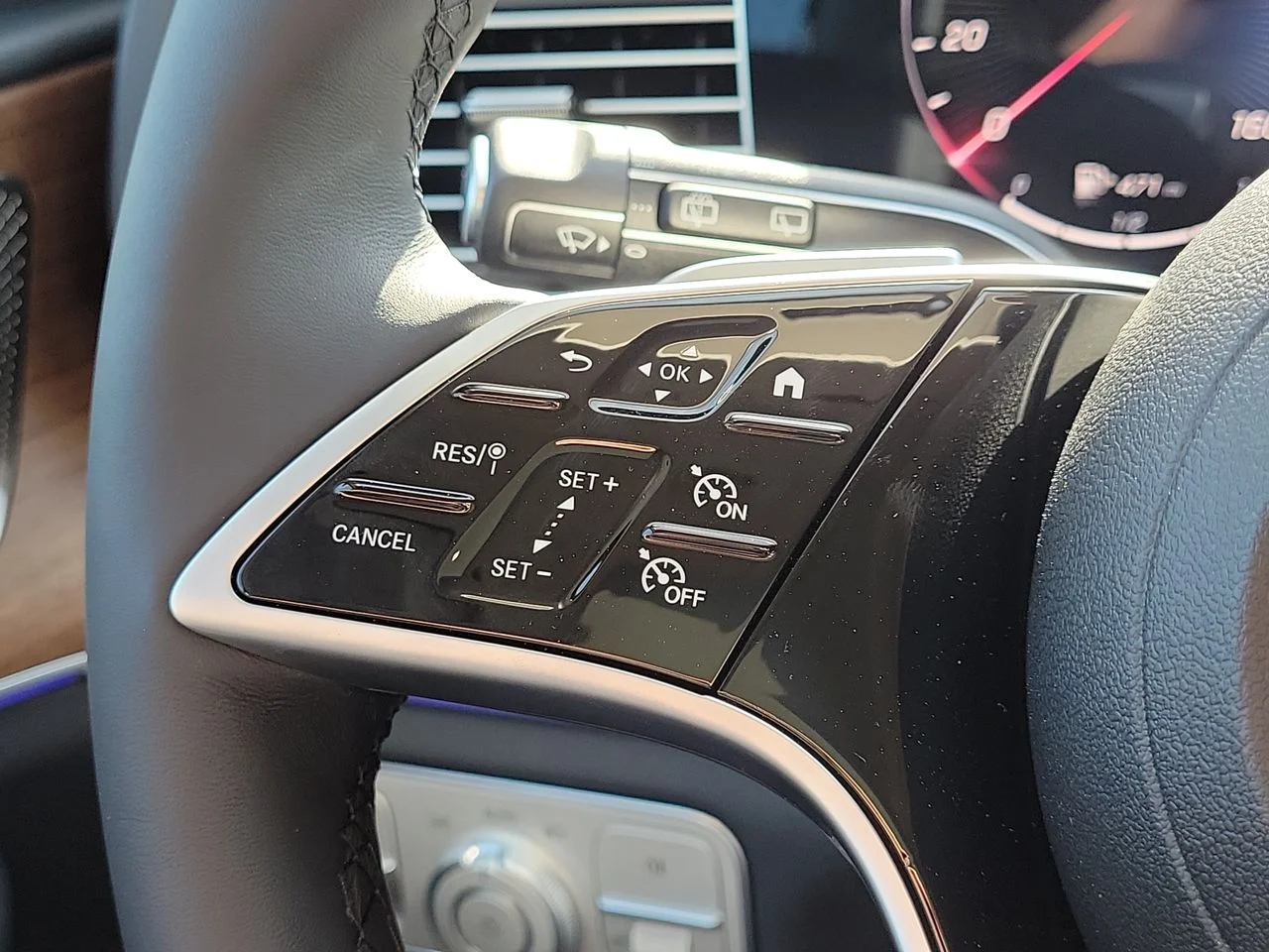 New 2026 Selenite Grey Metallic Mercedes-Benz GLE 350 image 31