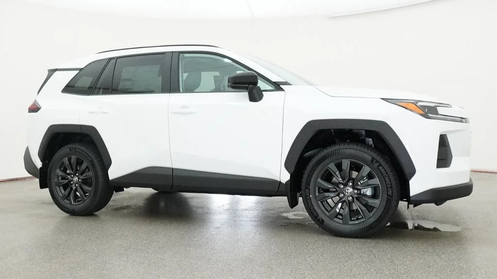 New 2026 Ice Cap Toyota XLE Premium image 11