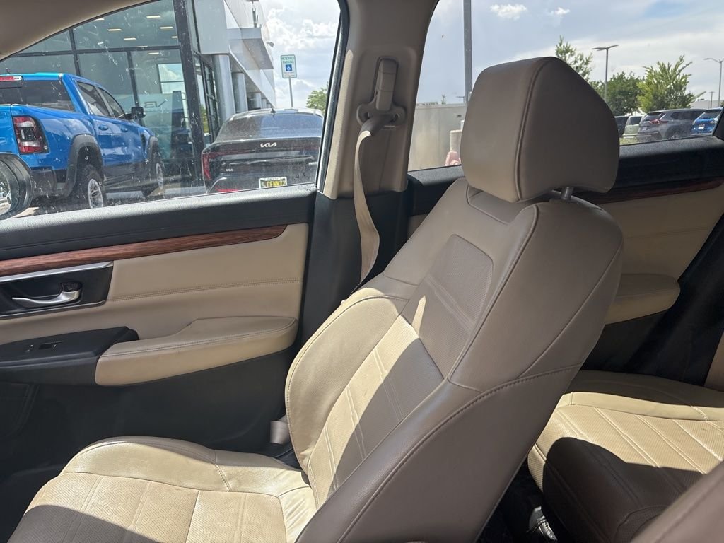 Used 2018 White Honda EX-L image 31