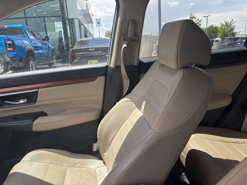 Used 2018 White Honda EX-L image 31