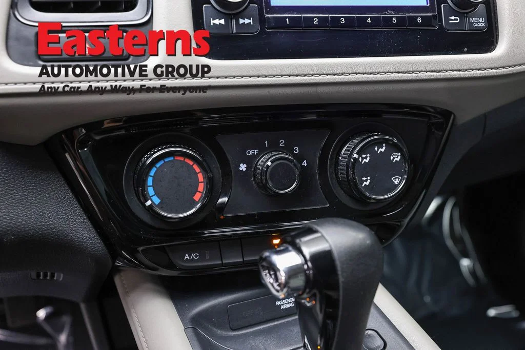Used 2022 White Honda LX image 17