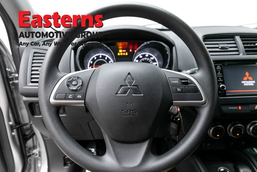 Used 2025 Silver Mitsubishi 2.0 SE image 10