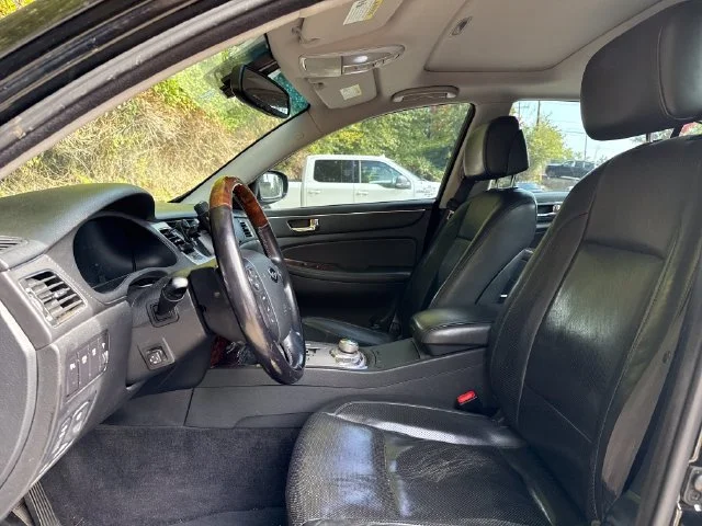 Used 2011 Black Noir Pearl Hyundai 4.6 image 14