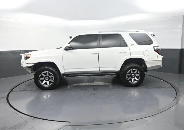 Used 2016 White Toyota SR5 Premium image 4