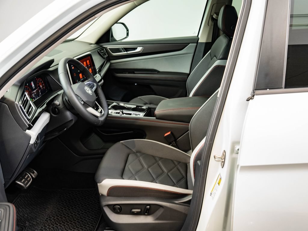 Used 2025 Pure White Volkswagen 2.0T Peak Edition image 23