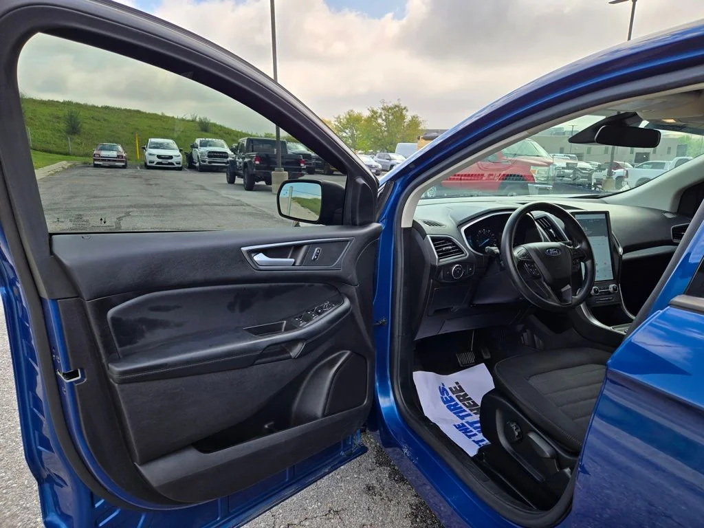 Used 2021 Blue Ford SE image 11