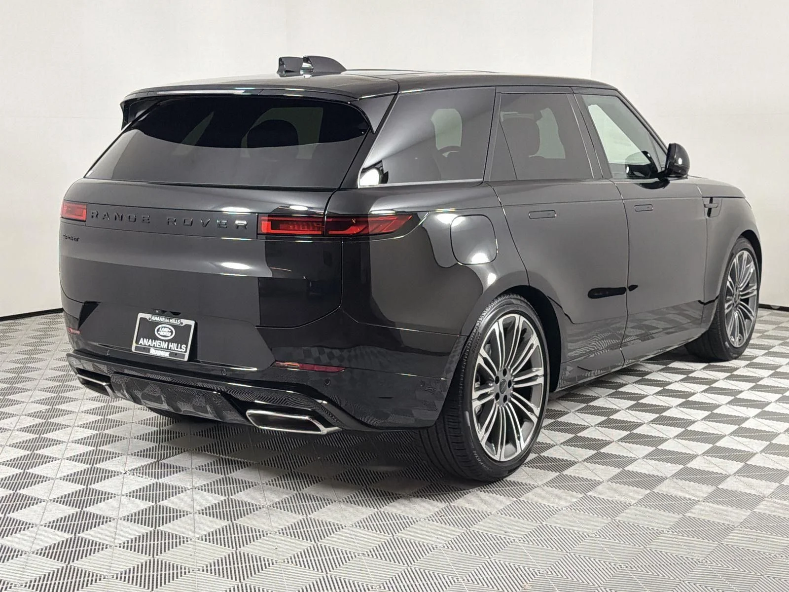 New 2026 Santorini Black Land Rover Dynamic SE image 5