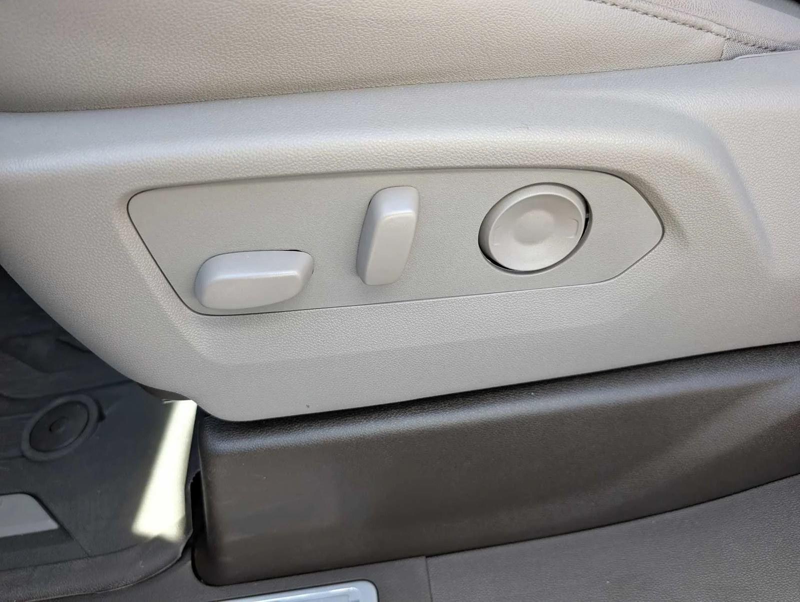 New 2026 Summit White GMC SLT image 32