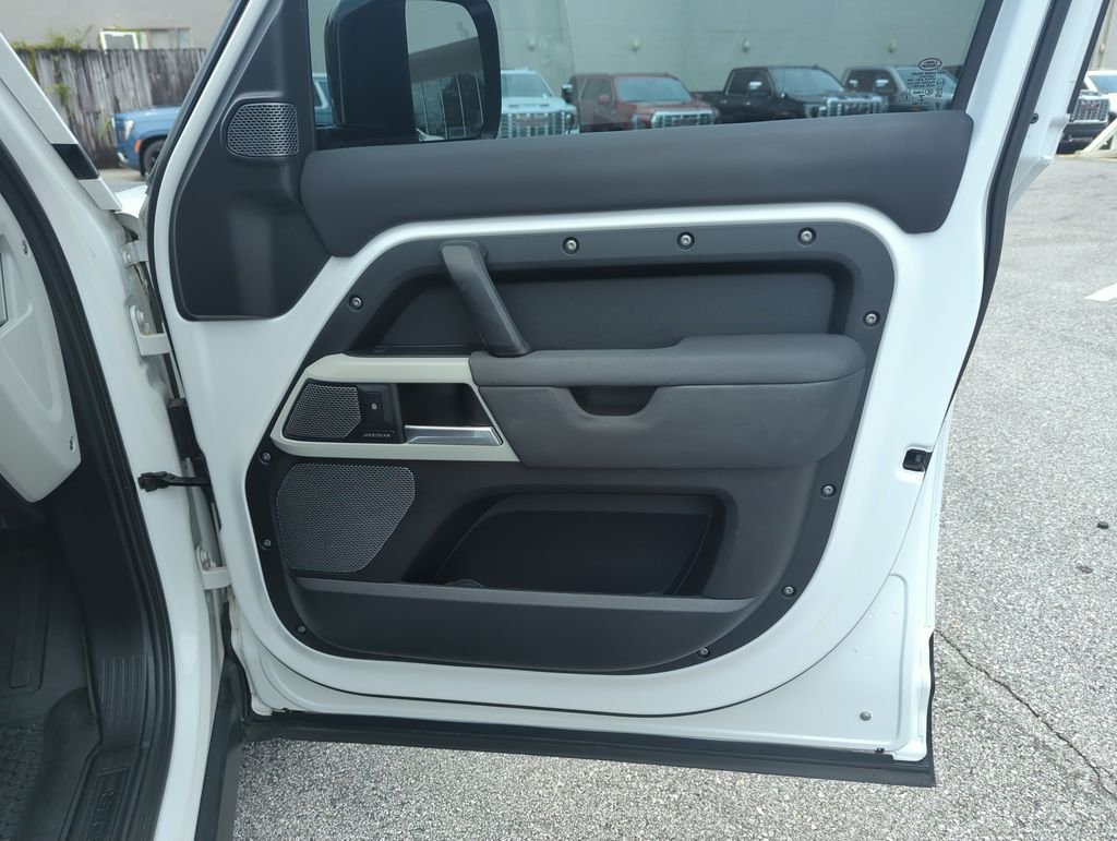 Used 2022  Land Rover S image 31